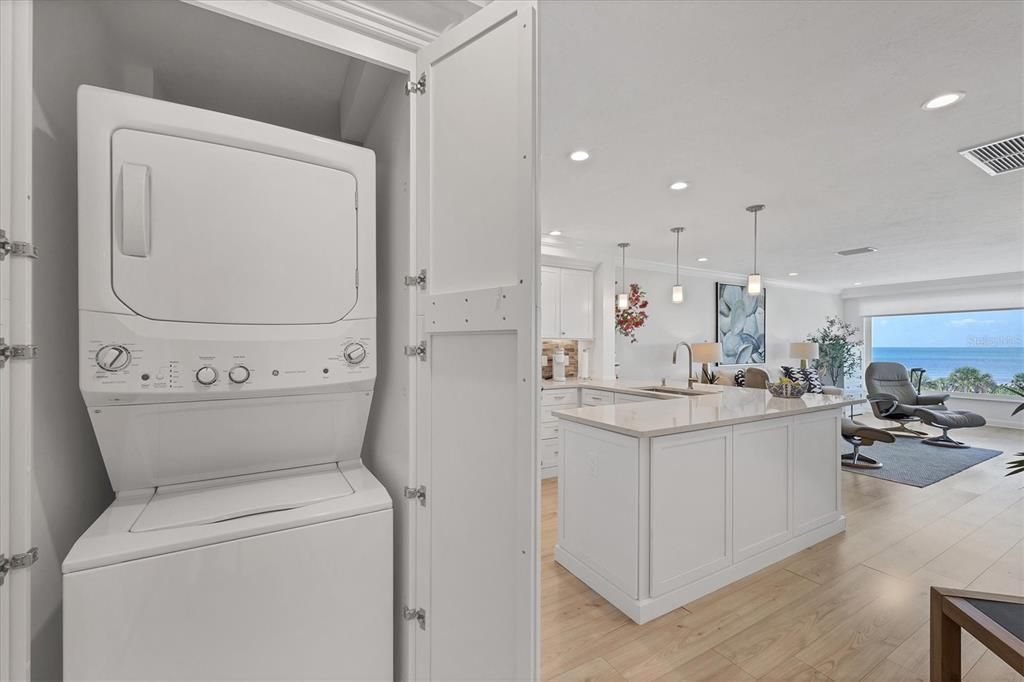 For Sale: $1,330,000 (1 beds, 2 baths, 900 Square Feet)