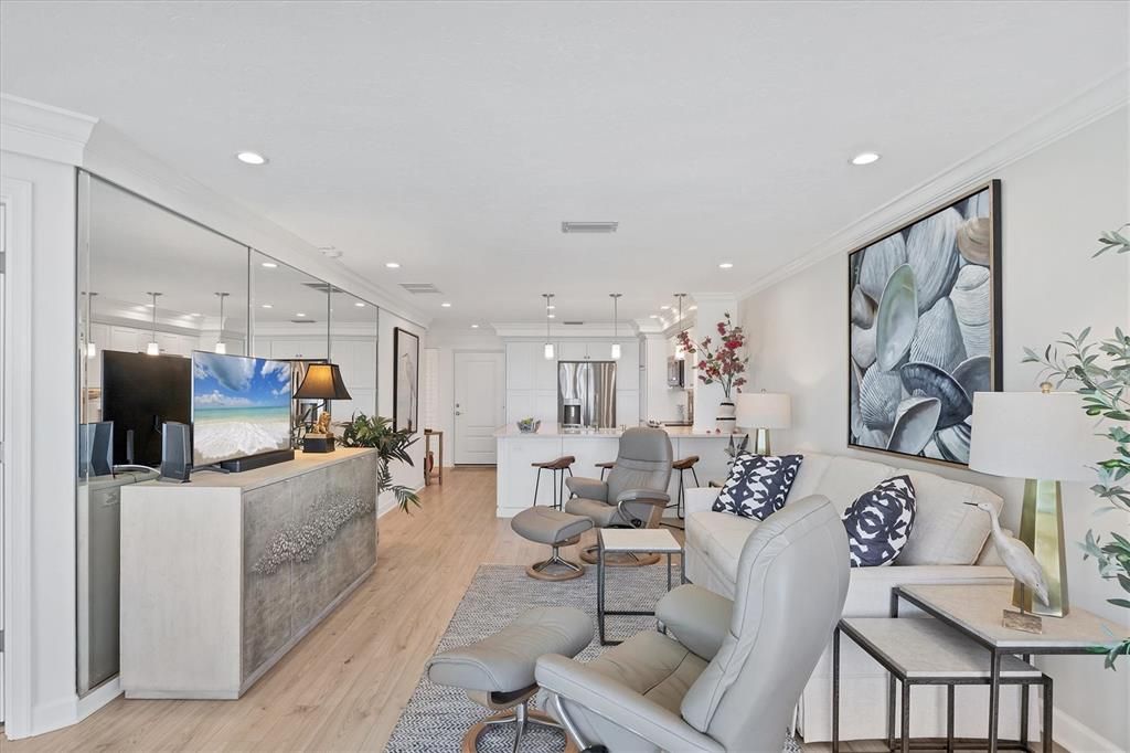 For Sale: $1,330,000 (1 beds, 2 baths, 900 Square Feet)