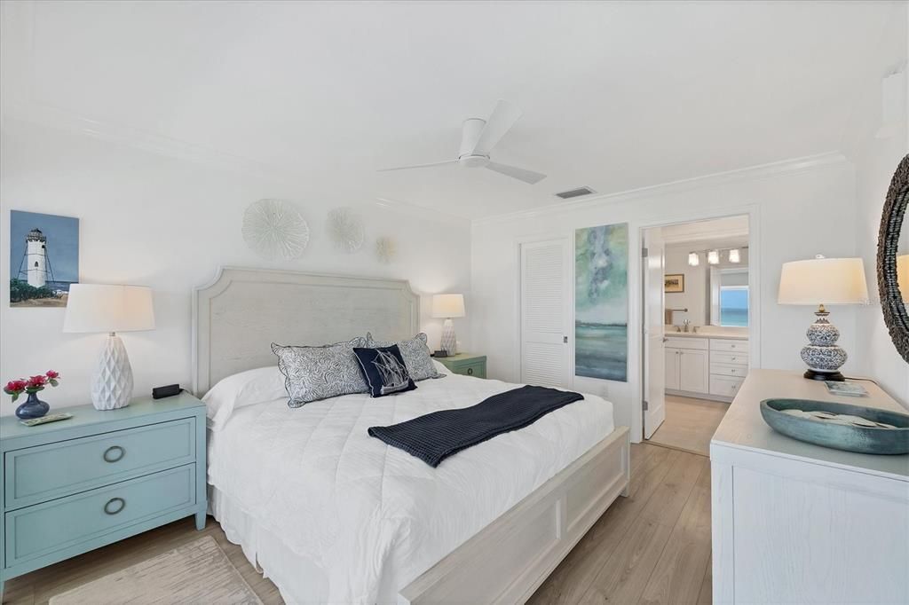 For Sale: $1,330,000 (1 beds, 2 baths, 900 Square Feet)