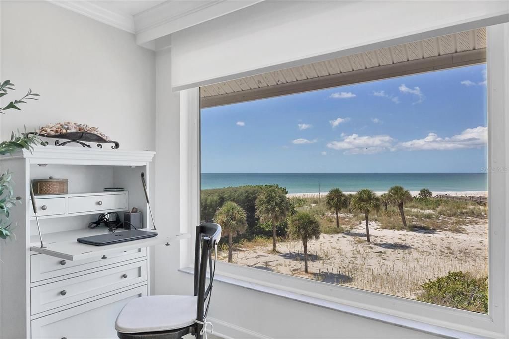 For Sale: $1,330,000 (1 beds, 2 baths, 900 Square Feet)