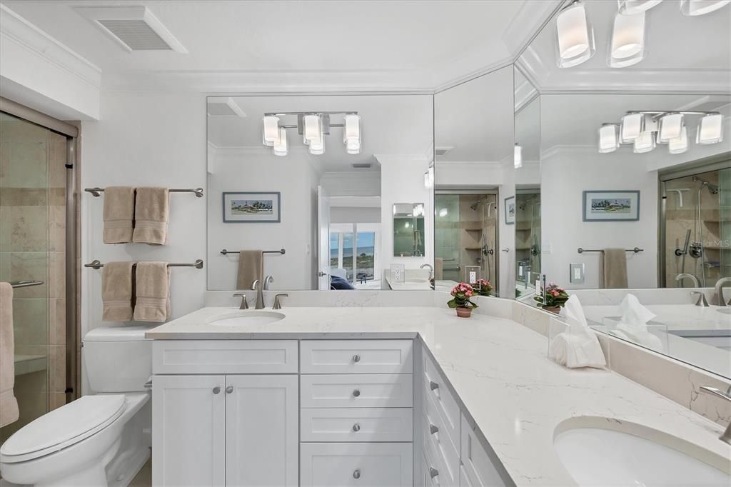 For Sale: $1,330,000 (1 beds, 2 baths, 900 Square Feet)