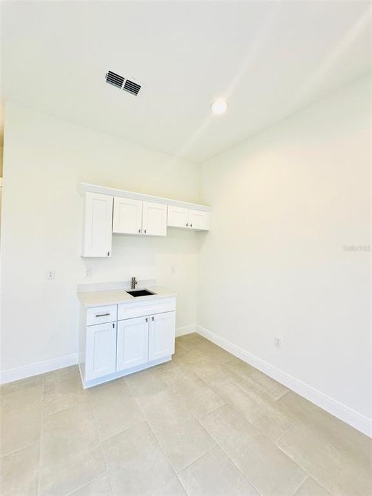 En Renta: $2,600 (5 camas, 3 baños, 2600 Pies cuadrados)