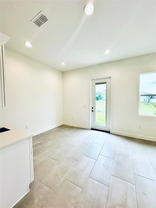 En Renta: $2,600 (5 camas, 3 baños, 2600 Pies cuadrados)