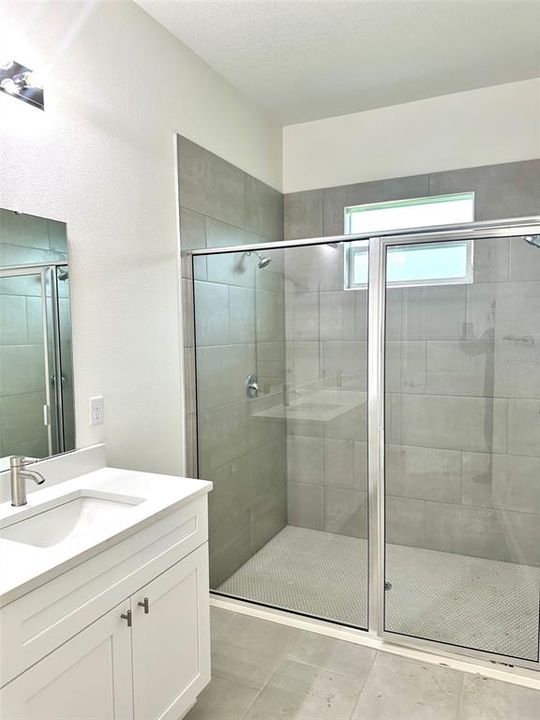 En Renta: $2,600 (5 camas, 3 baños, 2600 Pies cuadrados)