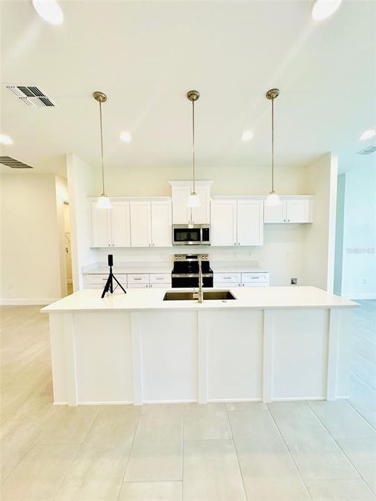 En Renta: $2,600 (5 camas, 3 baños, 2600 Pies cuadrados)