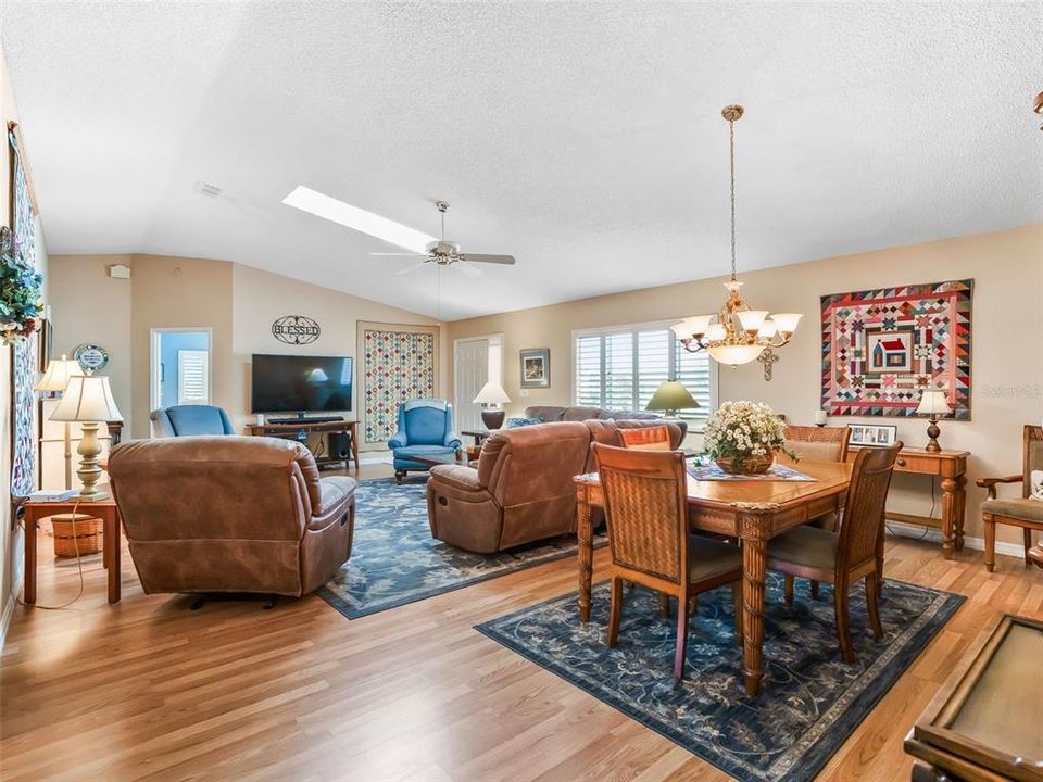 Active With Contract: $299,700 (3 beds, 2 baths, 2118 Square Feet)