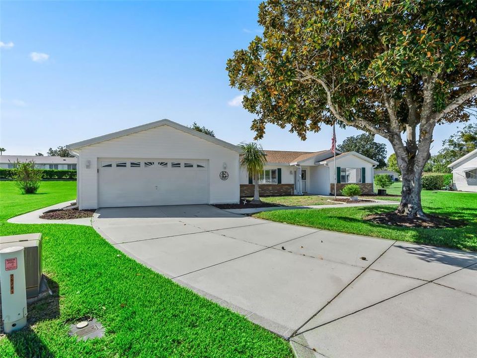 Active With Contract: $299,700 (3 beds, 2 baths, 2118 Square Feet)