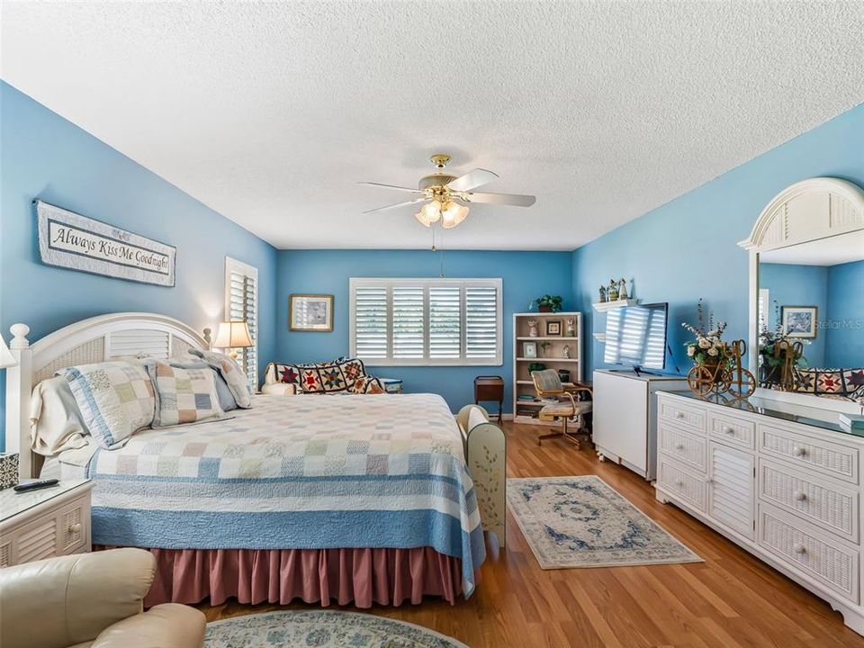 Active With Contract: $299,700 (3 beds, 2 baths, 2118 Square Feet)