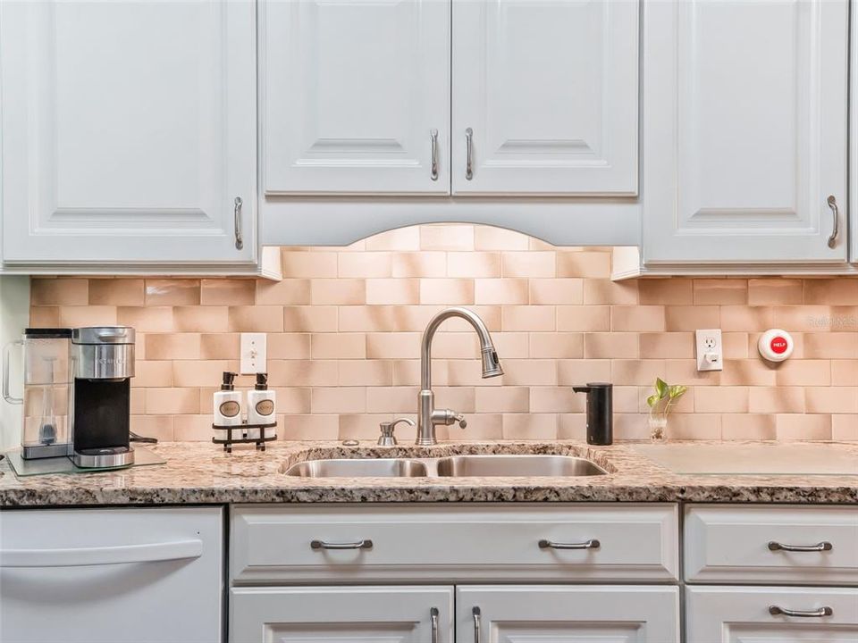 Active With Contract: $299,700 (3 beds, 2 baths, 2118 Square Feet)