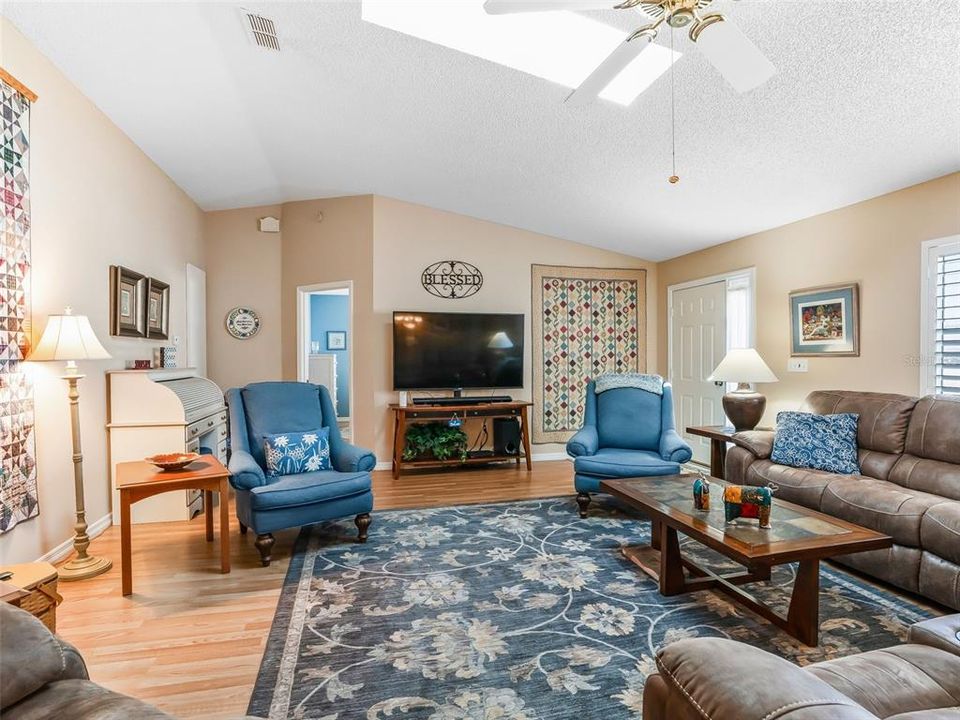 Active With Contract: $299,700 (3 beds, 2 baths, 2118 Square Feet)