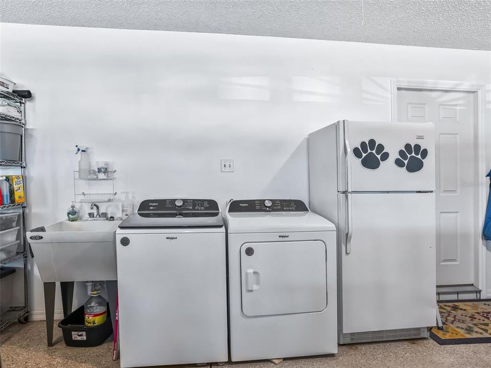 Active With Contract: $299,700 (3 beds, 2 baths, 2118 Square Feet)