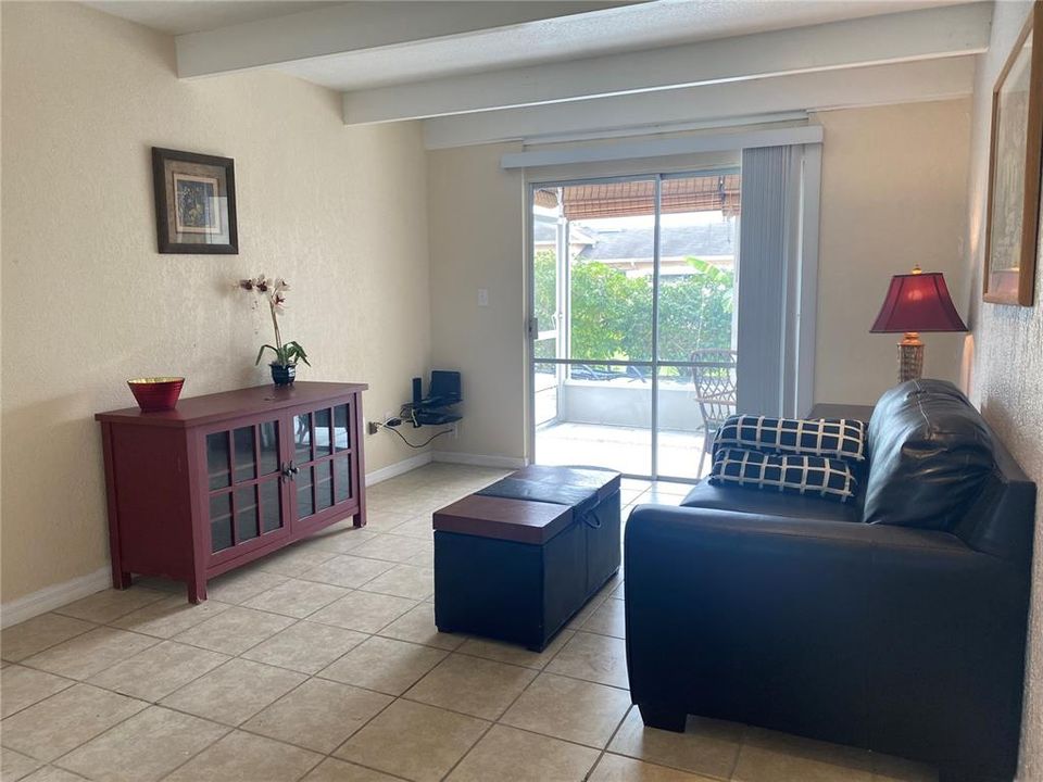 На продажу: $96,000 (1 спален, 1 ванн, 648 Квадратных фут)