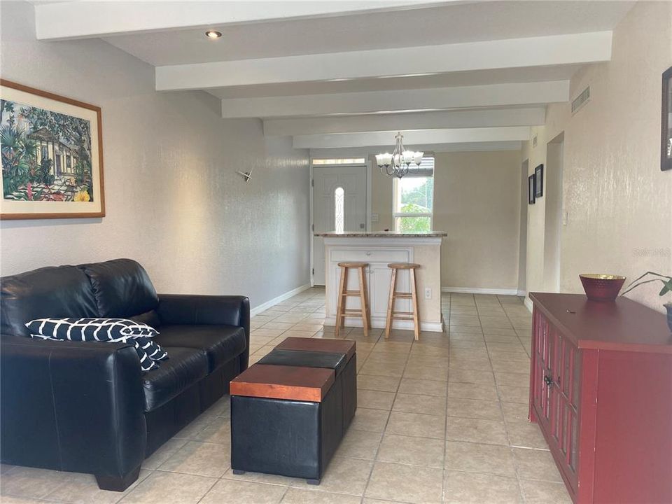 На продажу: $96,000 (1 спален, 1 ванн, 648 Квадратных фут)