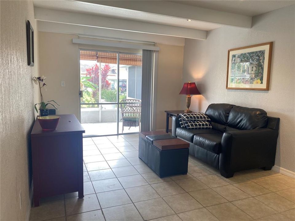 На продажу: $96,000 (1 спален, 1 ванн, 648 Квадратных фут)