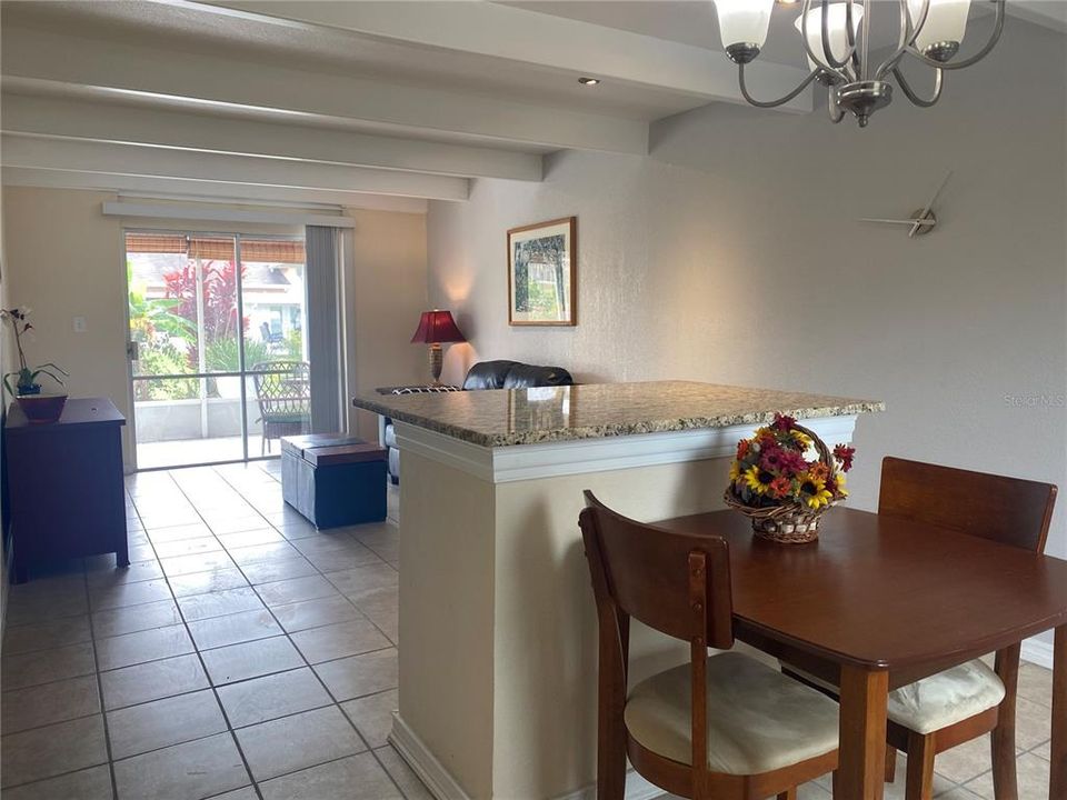 На продажу: $96,000 (1 спален, 1 ванн, 648 Квадратных фут)