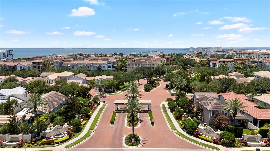 En Venta: $775,000 (3 camas, 3 baños, 2262 Pies cuadrados)