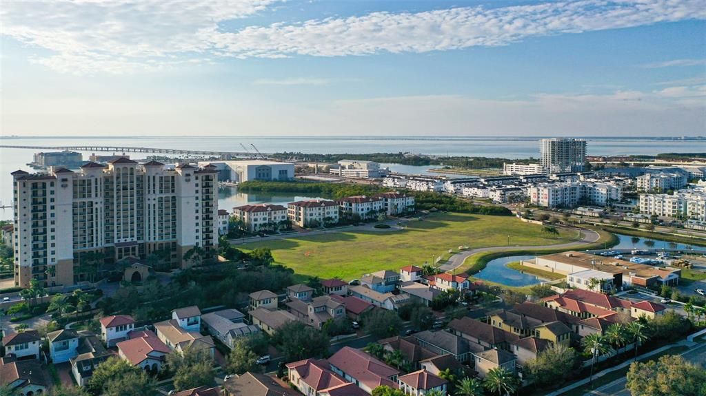 En Venta: $775,000 (3 camas, 3 baños, 2262 Pies cuadrados)