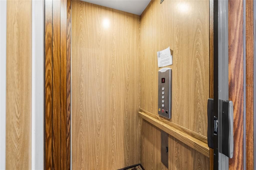 En Venta: $775,000 (3 camas, 3 baños, 2262 Pies cuadrados)