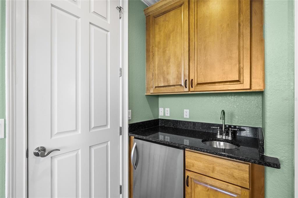 En Venta: $775,000 (3 camas, 3 baños, 2262 Pies cuadrados)