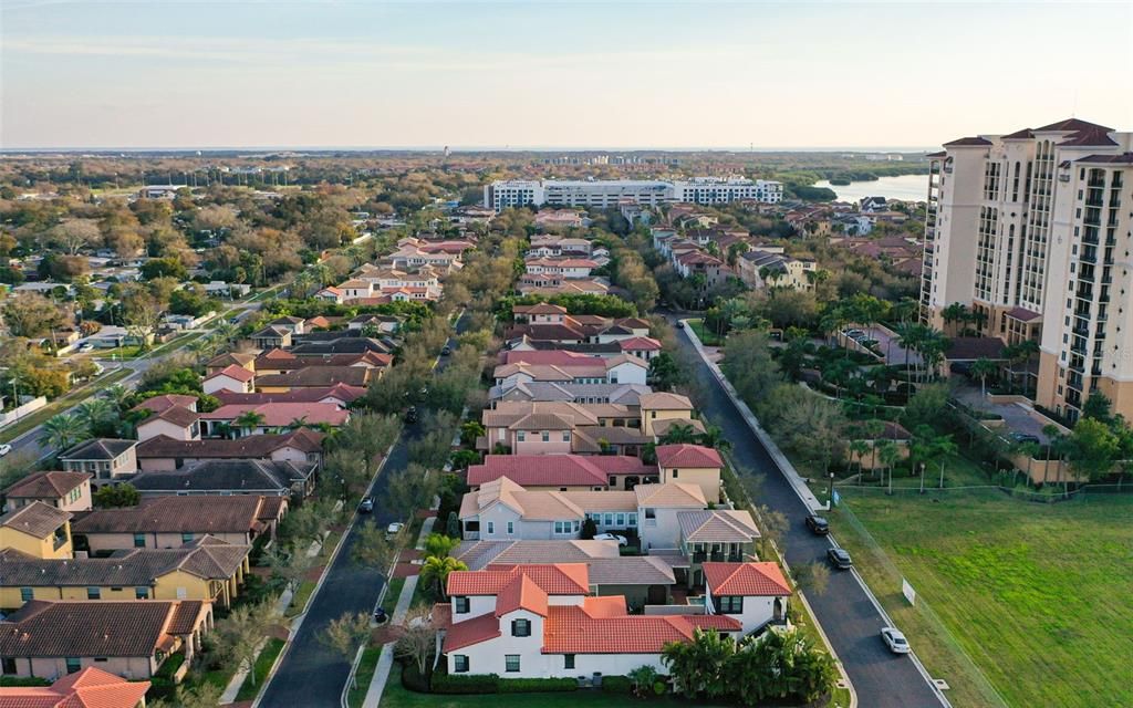 En Venta: $775,000 (3 camas, 3 baños, 2262 Pies cuadrados)