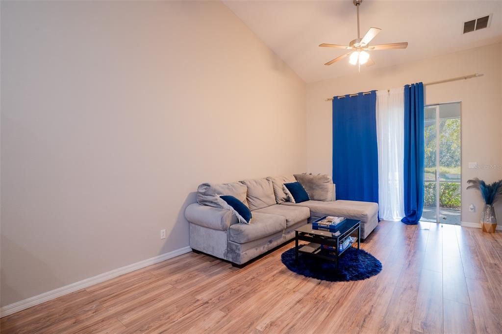 En Venta: $229,800 (3 camas, 2 baños, 1419 Pies cuadrados)