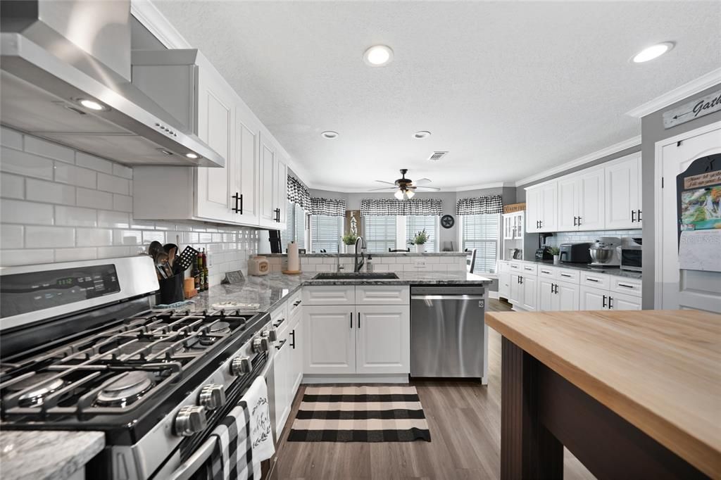 For Sale: $259,000 (3 beds, 2 baths, 1704 Square Feet)