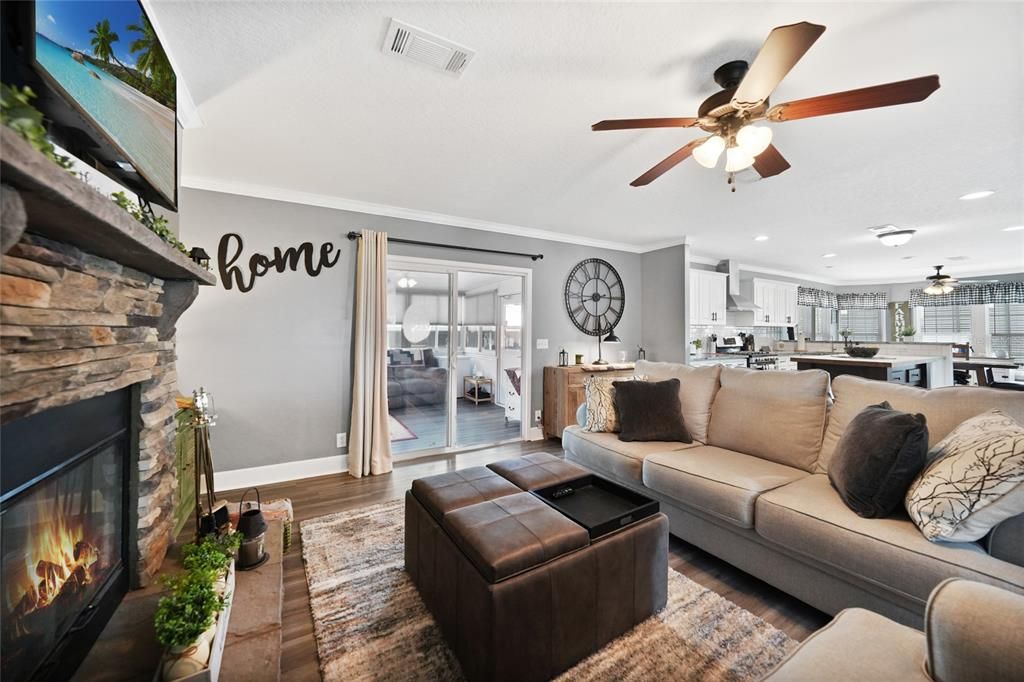 For Sale: $259,000 (3 beds, 2 baths, 1704 Square Feet)