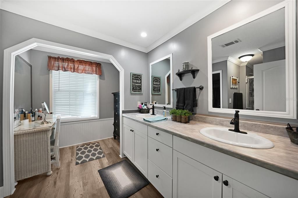 For Sale: $259,000 (3 beds, 2 baths, 1704 Square Feet)