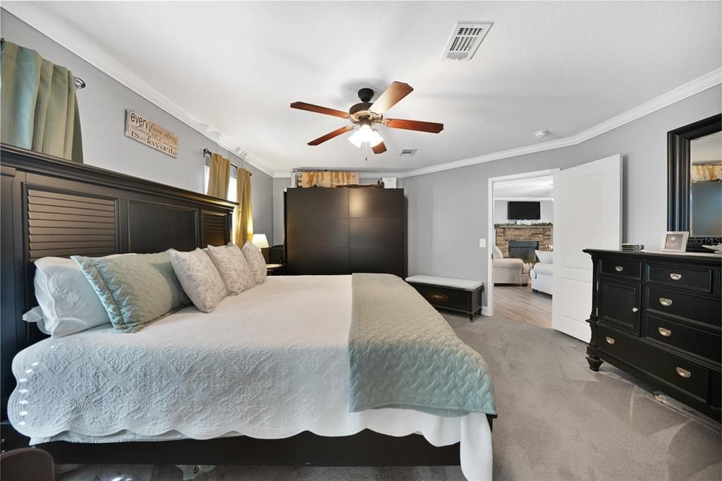 For Sale: $259,000 (3 beds, 2 baths, 1704 Square Feet)