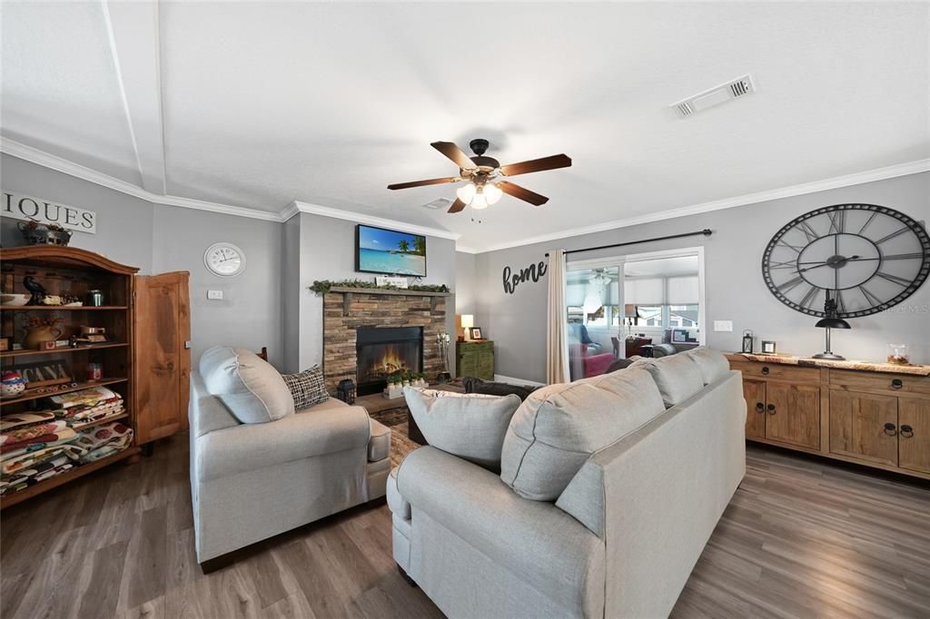 For Sale: $259,000 (3 beds, 2 baths, 1704 Square Feet)