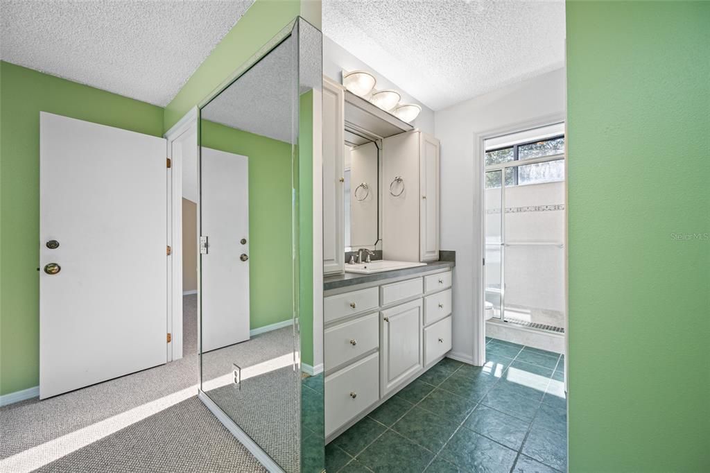 Active With Contract: $199,000 (2 beds, 2 baths, 1306 Square Feet)