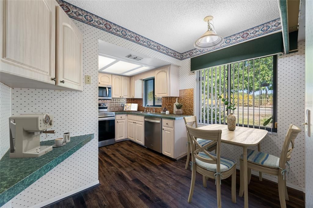 Active With Contract: $199,000 (2 beds, 2 baths, 1306 Square Feet)