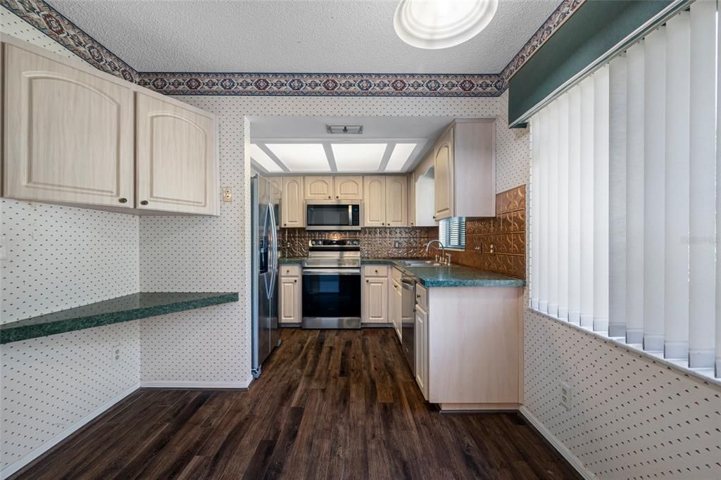 Active With Contract: $199,000 (2 beds, 2 baths, 1306 Square Feet)