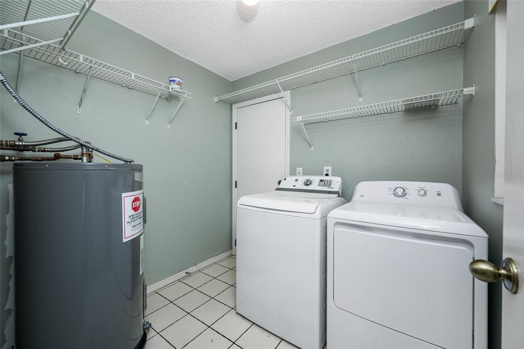Active With Contract: $199,000 (2 beds, 2 baths, 1306 Square Feet)