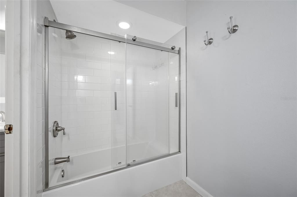 Active With Contract: $199,000 (2 beds, 2 baths, 1306 Square Feet)