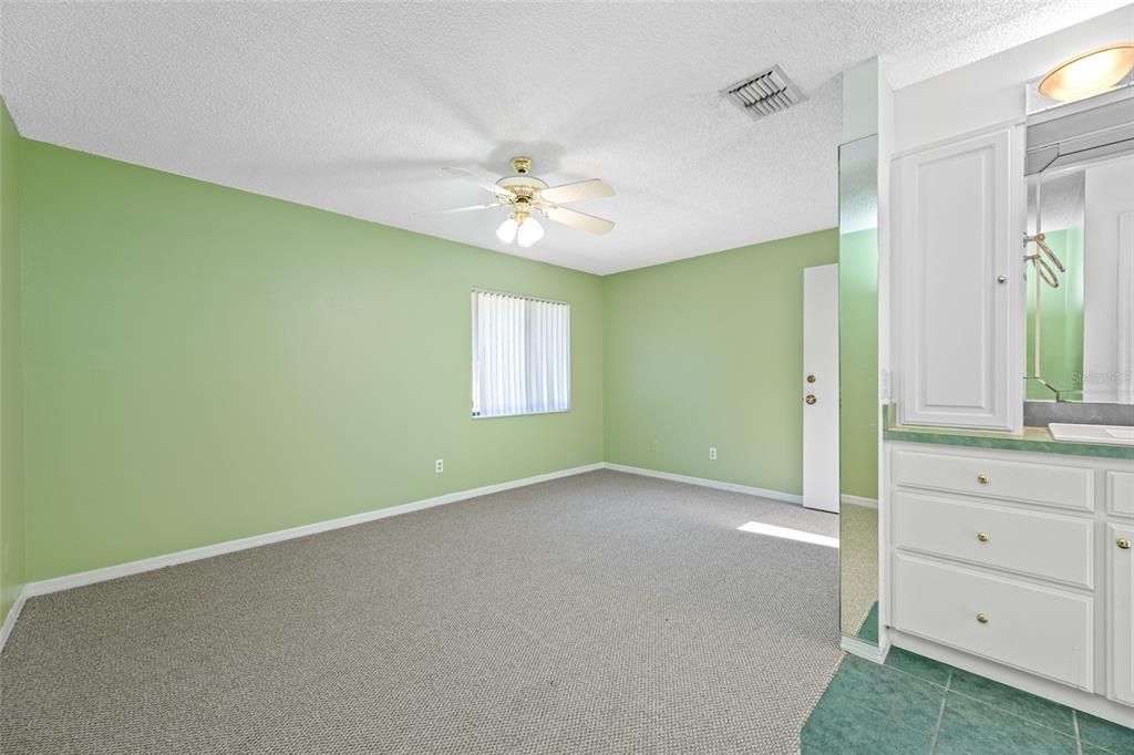 Active With Contract: $199,000 (2 beds, 2 baths, 1306 Square Feet)