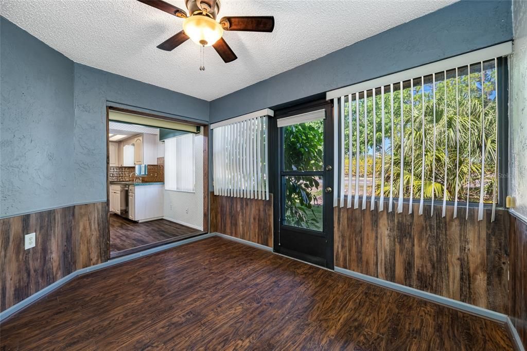 Active With Contract: $199,000 (2 beds, 2 baths, 1306 Square Feet)