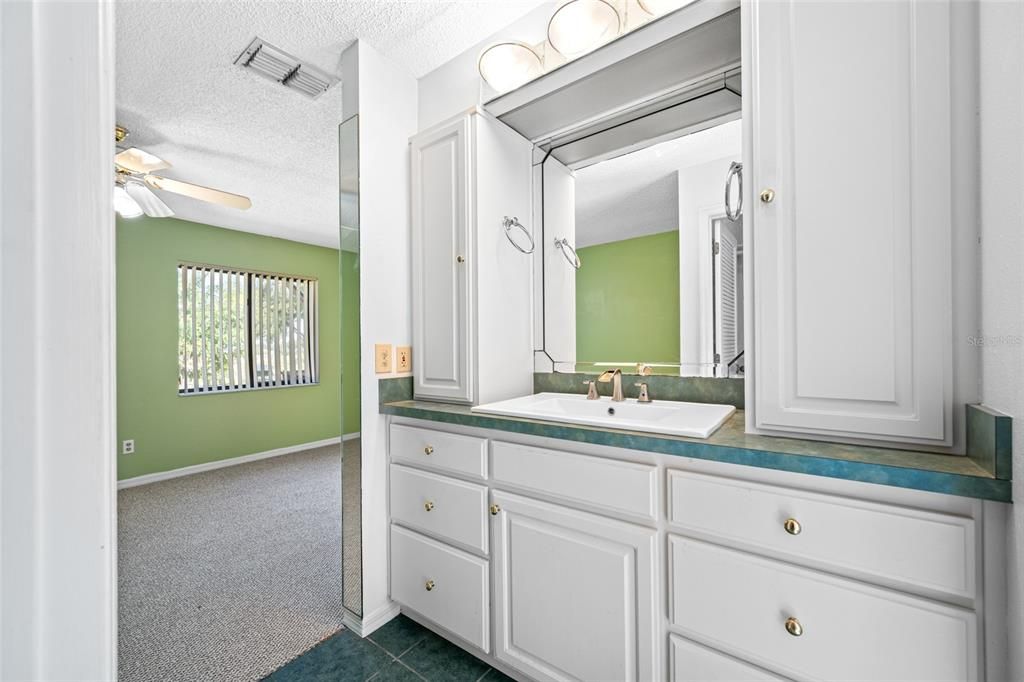 Active With Contract: $199,000 (2 beds, 2 baths, 1306 Square Feet)