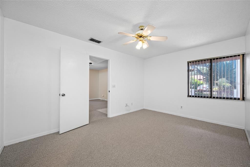 Active With Contract: $199,000 (2 beds, 2 baths, 1306 Square Feet)