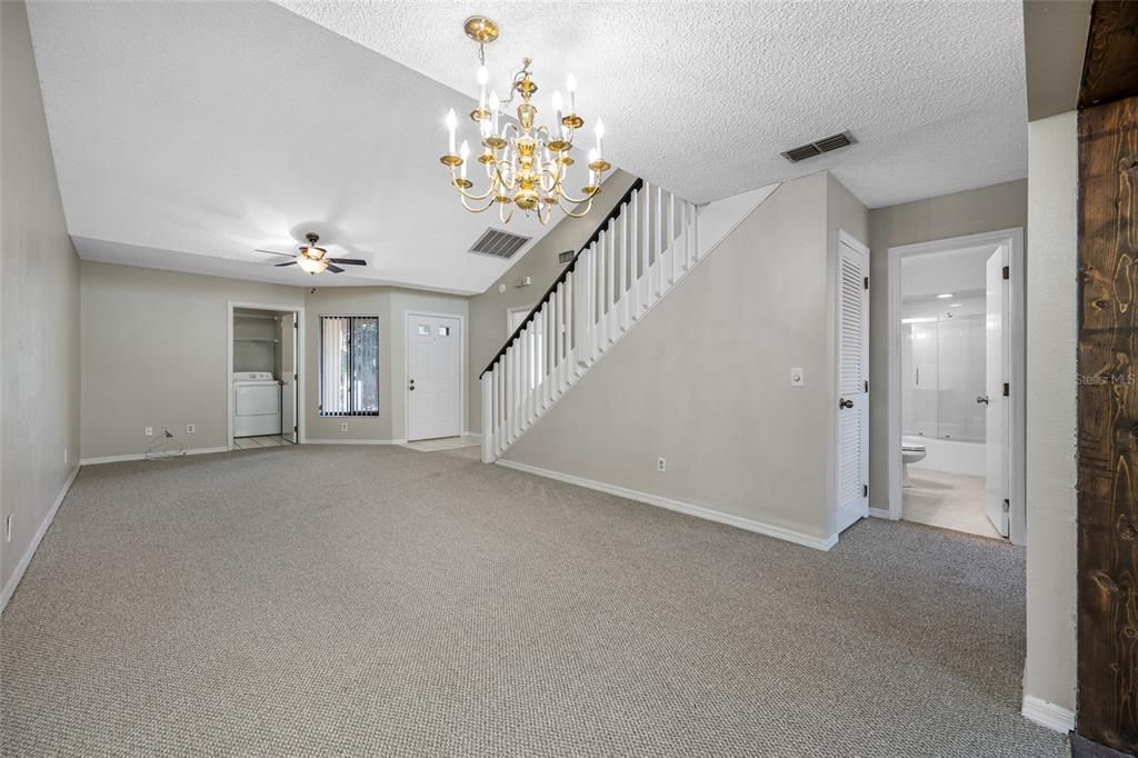 Active With Contract: $199,000 (2 beds, 2 baths, 1306 Square Feet)