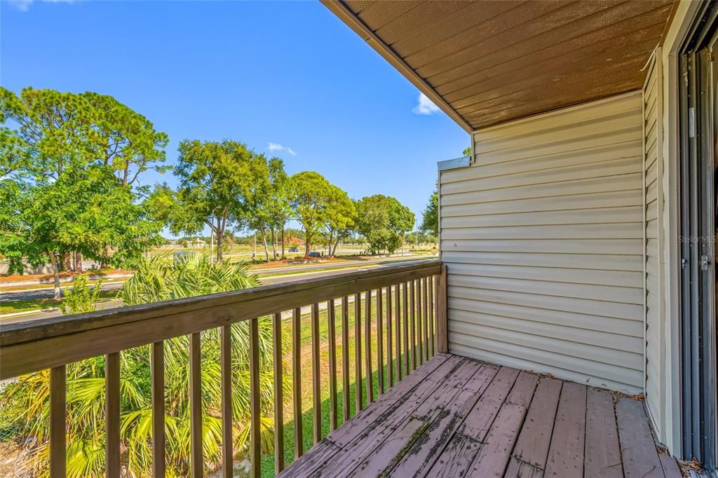 Active With Contract: $199,000 (2 beds, 2 baths, 1306 Square Feet)