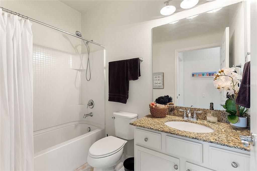 合同活跃: $414,900 (3 贝兹, 2 浴室, 1962 平方英尺)