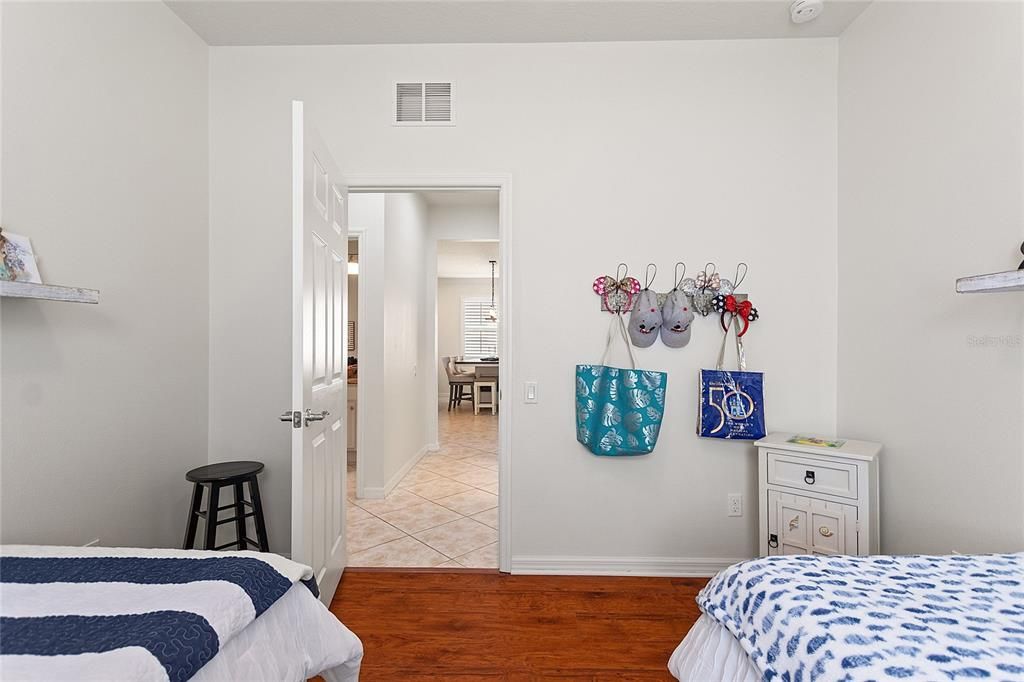 合同活跃: $414,900 (3 贝兹, 2 浴室, 1962 平方英尺)