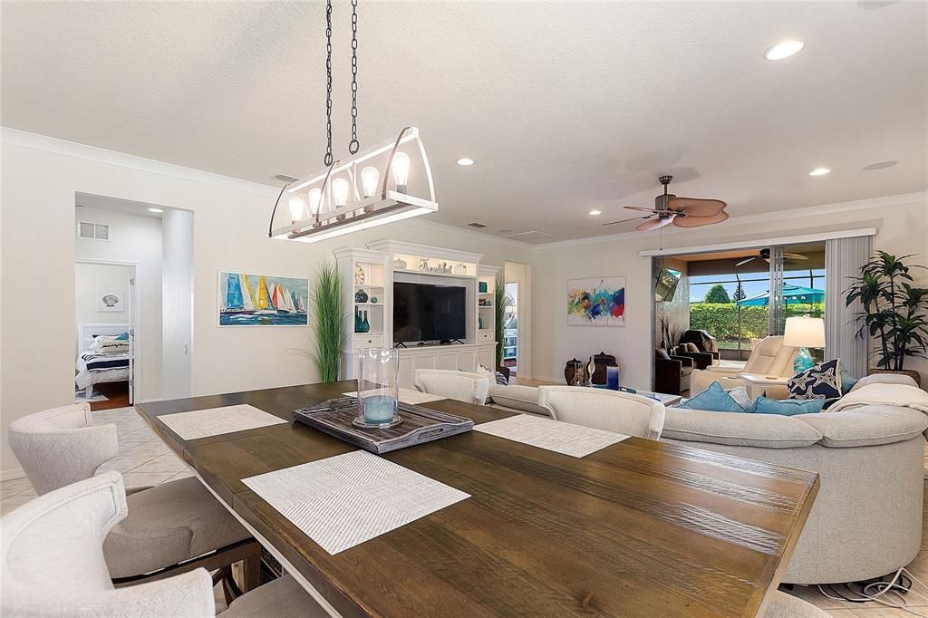 合同活跃: $414,900 (3 贝兹, 2 浴室, 1962 平方英尺)