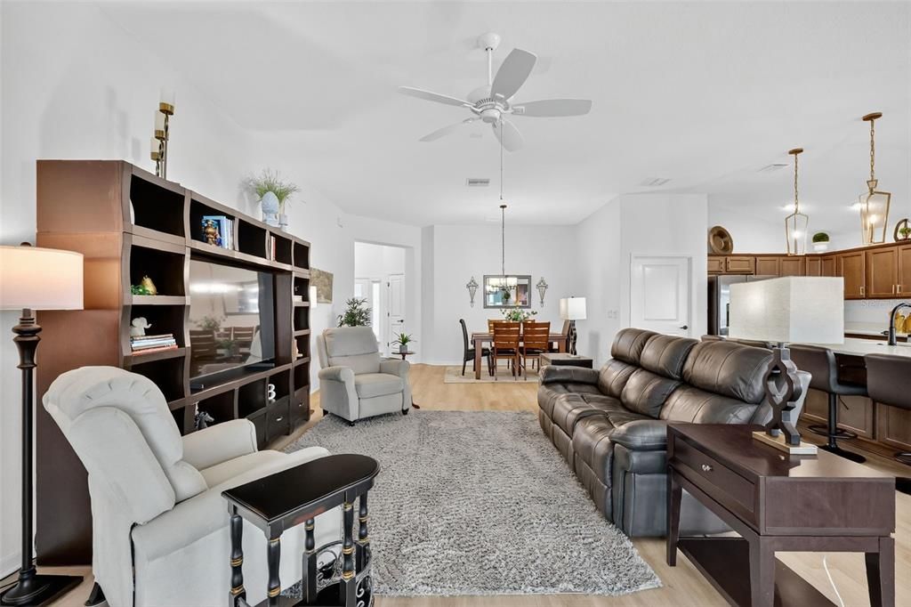 En Venta: $500,000 (3 camas, 2 baños, 1966 Pies cuadrados)