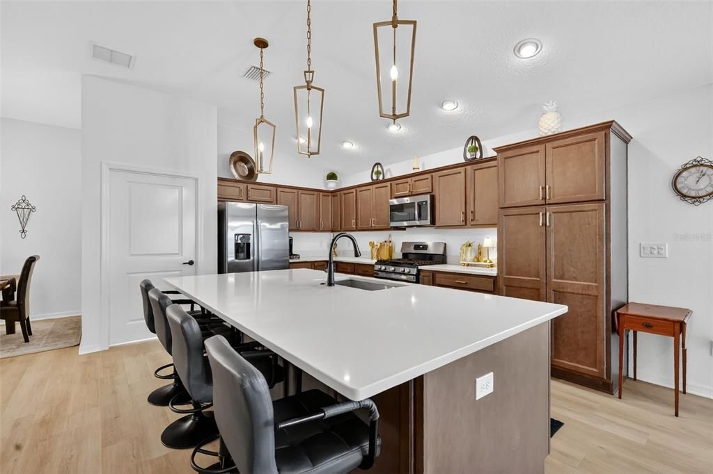 En Venta: $500,000 (3 camas, 2 baños, 1966 Pies cuadrados)