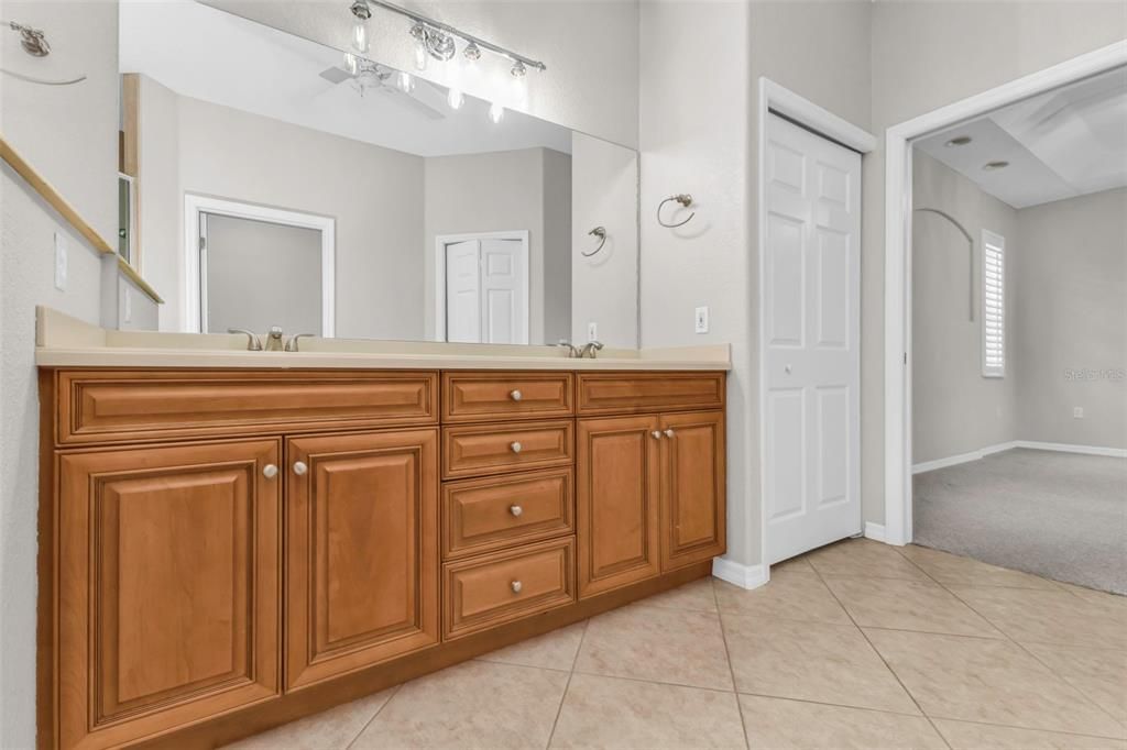 For Sale: $369,000 (4 beds, 2 baths, 1976 Square Feet)