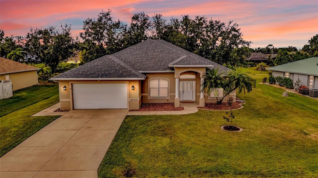 For Sale: $369,000 (4 beds, 2 baths, 1976 Square Feet)