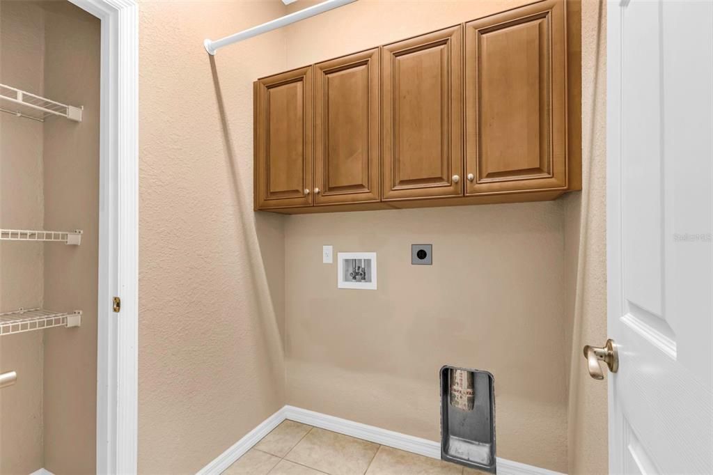 For Sale: $369,000 (4 beds, 2 baths, 1976 Square Feet)