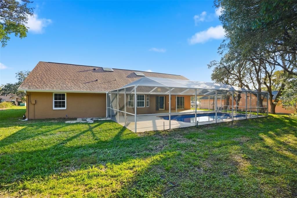 Activo con contrato: $475,000 (3 camas, 2 baños, 2310 Pies cuadrados)